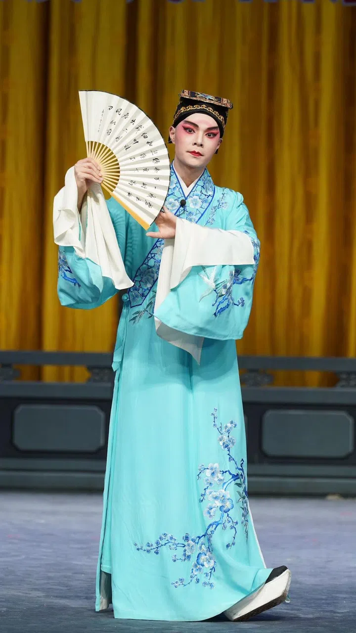 本来只为了强身健体的张天骁，在学习戏曲后，从此结下不解之缘，还负起传承戏曲的责任。（图：受访者提供）