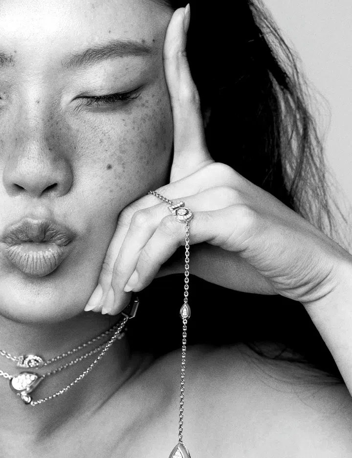 Chanel Les Infinis de N°5 white gold necklace with diamonds $68,900（图：NUYOU拍摄）