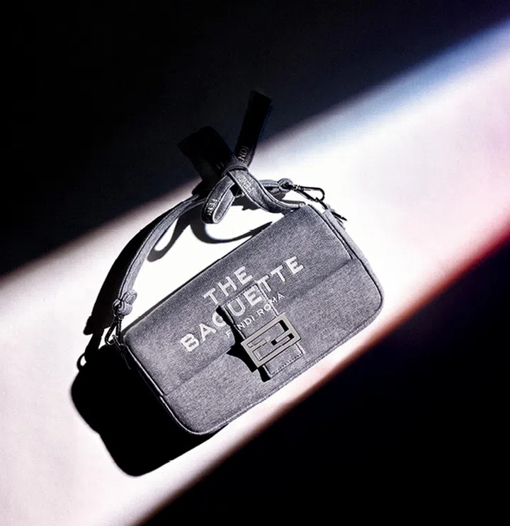 Fendi by Marc Jacobs Baguette 刺绣平纹针织 面料手提肩袋 $4,500