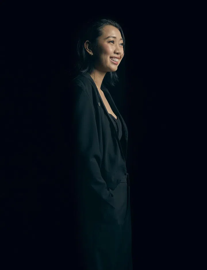 交互艺术家 Kimverlyn Lim （Store Unda混合材质夹克、上衣及长裤）