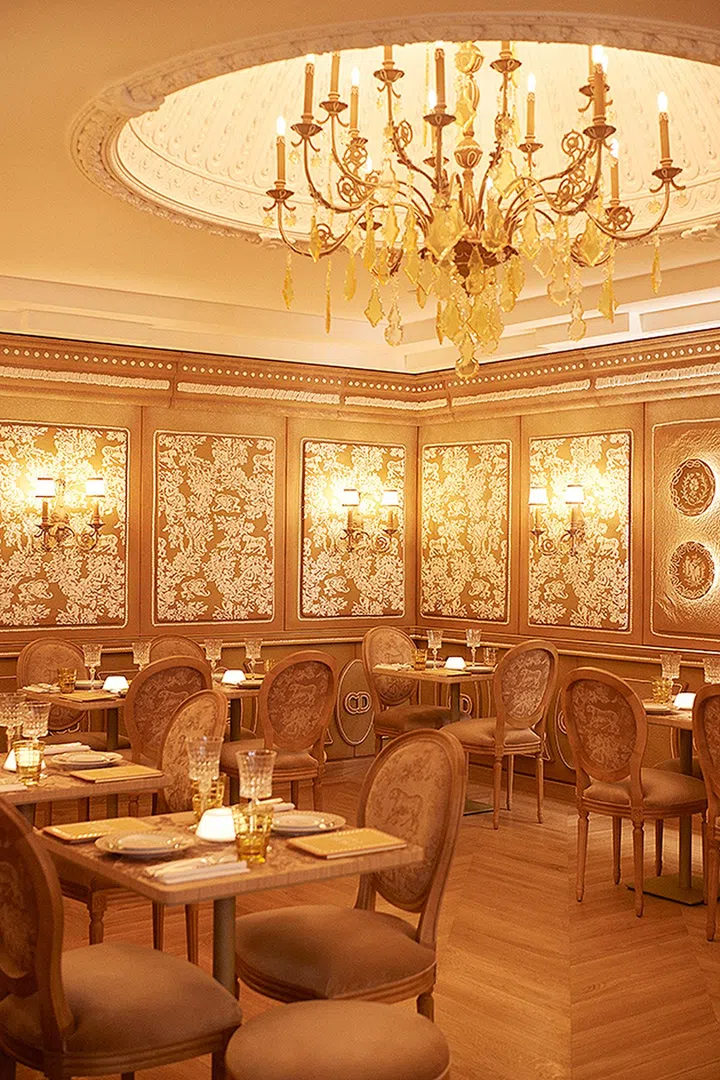首次在Harrods登场的Dior Café © Adrien Dirand