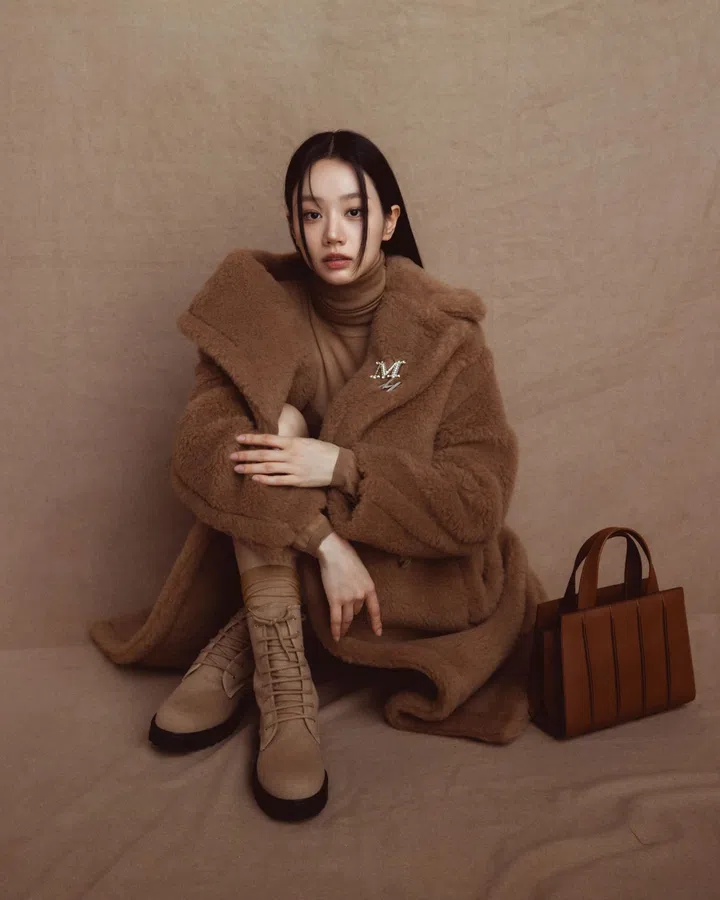 Hyeri演绎驼色的多重魅力