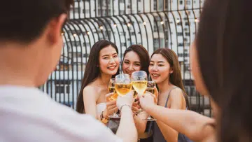 有一种社交礼仪，叫“这次不要带老公”。