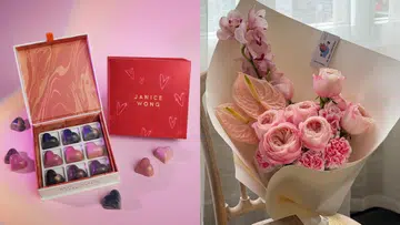 画面由左右两部分组成，整体以粉色与柔和光线营造出浓厚的情人节氛围。左侧是一组摆放在粉色背景上的 Janice Wong 情人节巧克力礼盒，礼盒打开后可见整齐排列的心形巧克力，每颗呈现渐变色泽，包括深紫、玫粉与金属光感的色调，外观精致如艺术品。礼盒内部为大理石纹粉色设计，旁边摆放着几颗散落的心形巧克力，增强层次与立体感；礼盒后方是红色包装盒，上面印有“JANICE WONG”字样与手绘爱心图案，呼应情人节主题。右侧是一束粉色系花束，放置在木椅上，花束包含粉色玫瑰、兰花、康乃馨与火鹤花，搭配浅米色包装纸，整体色调柔和优雅。自然光从窗边洒入，使花瓣呈现细腻纹理与层次感，营造出清新而精致的氛围。这张图片结合巧克力礼盒与花束两种经典情人节礼物元素，呈现浪漫、精致且具有仪式感的送礼灵感。2026情人节礼物推荐：10款精致礼物让TA一秒心动