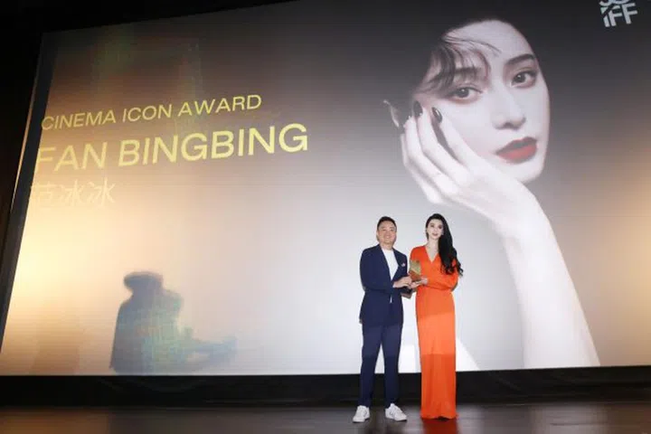 范冰冰荣获本年度的Cinema Icon Award