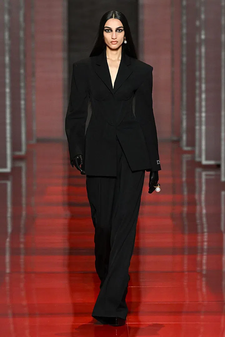 Versace_Women FW22_Look 1