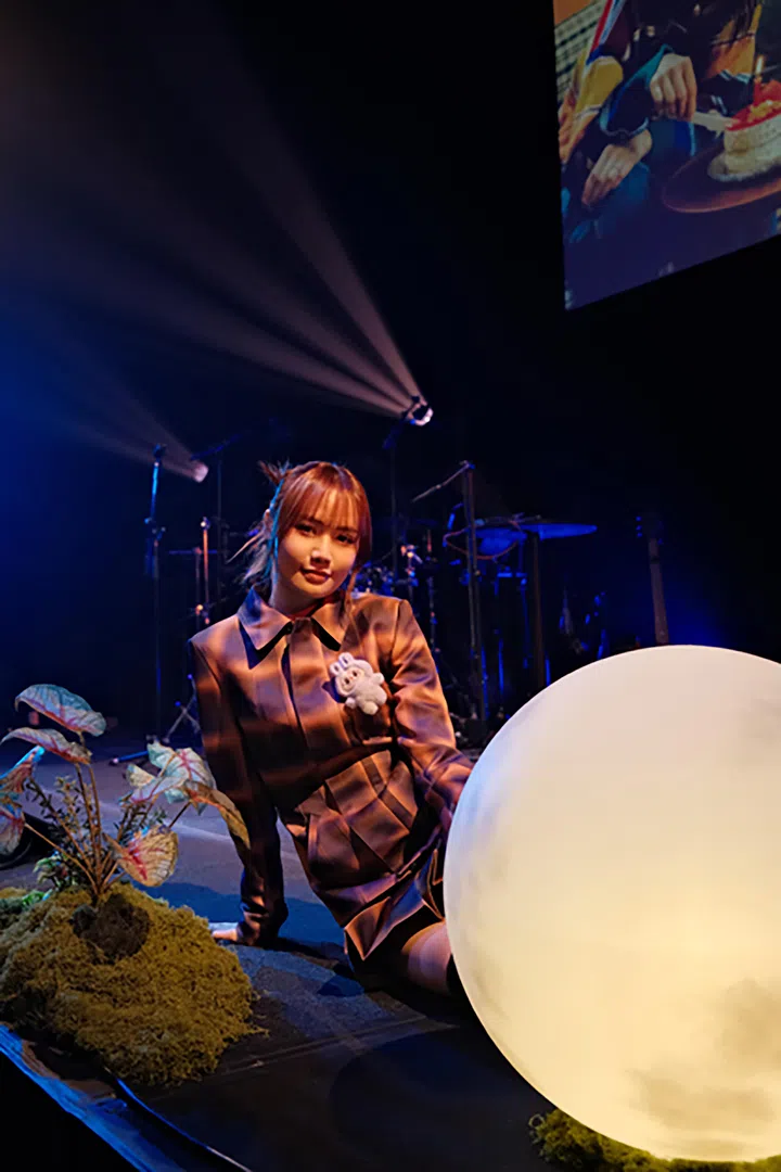 身为一名创作歌手，文慧如也期许新加坡在未来能更积极地推动艺术与原创音乐的发展 SG60