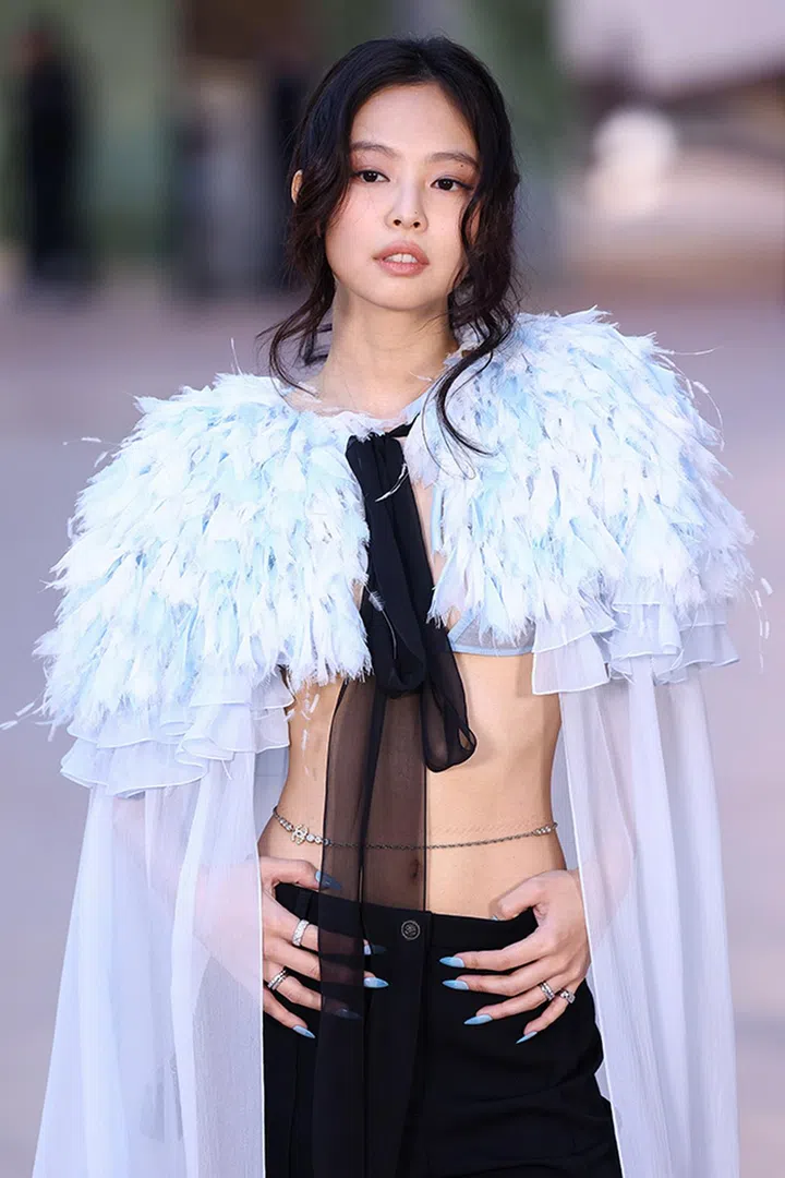 PARIS, FRANCE - JANUARY 28: (EDITORIAL USE ONLY - For Non-Editorial use please seek approval from Fashion House) Jennie Kim attends the Chanel Haute Couture Spring-Summer 2025 show as part of Paris Fashion Week on January 28, 2025 in Paris, France. (Photo by Marc Piasecki/WireImage)