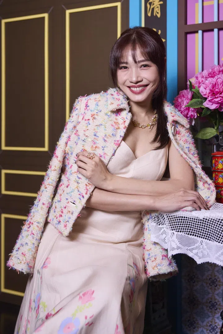姚懿珊笑说饰演康丝丽过足戏瘾，不过她也想尝试张安娜一角。（图：Mediacorp提供）