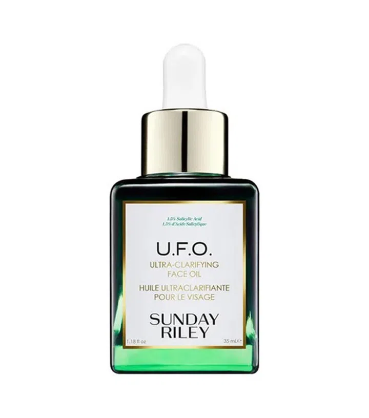 含茶树油、黑孜然、水杨酸等成分，可有效清除毛孔的脏污，同时均匀肤色及改善皱纹和细纹。