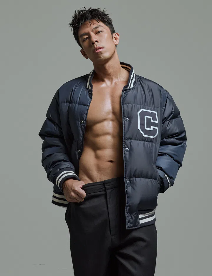 Coach 外套(POA)，长裤 (POA) （图：《女友》拍摄）