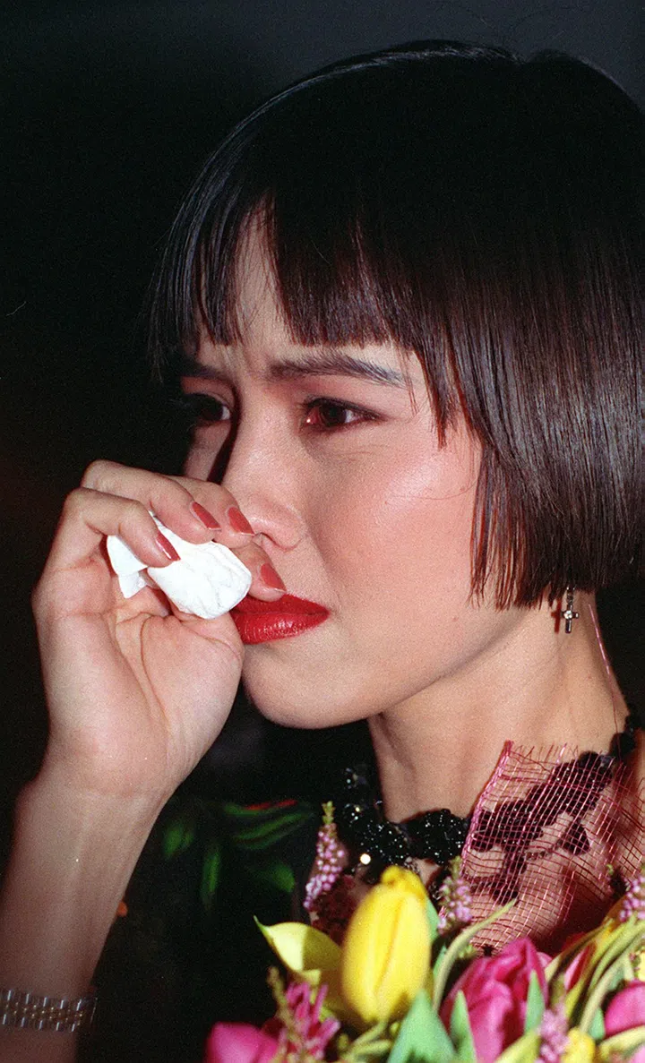 郑惠玉获得“最受欢迎女演员”奖项。（图：The New Paper © SPH Media Limited)