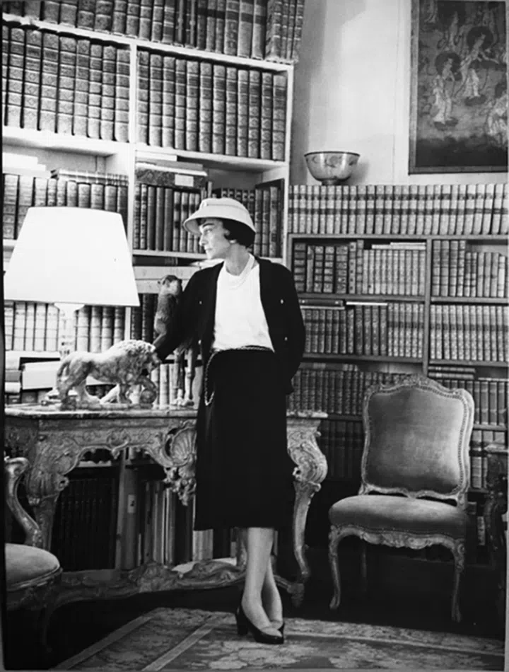 1939年的Gabrielle Chanel和模特 (摄影 George Hoyningen-Huene，图 RjHorst)