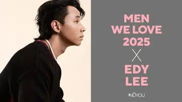 侧拍画面中，一位短发男子身穿深色针织上衣与白色珠串项链，侧身凝视前方，背景为柔和米色。画面右侧为灰色区块，上方以粉红文字写着“MEN WE LOVE 2025 × EDY LEE”，下方有《女友》NUYOU 的标志。此图为人物专访封面图，呈现他沉稳专注的神情与风格。