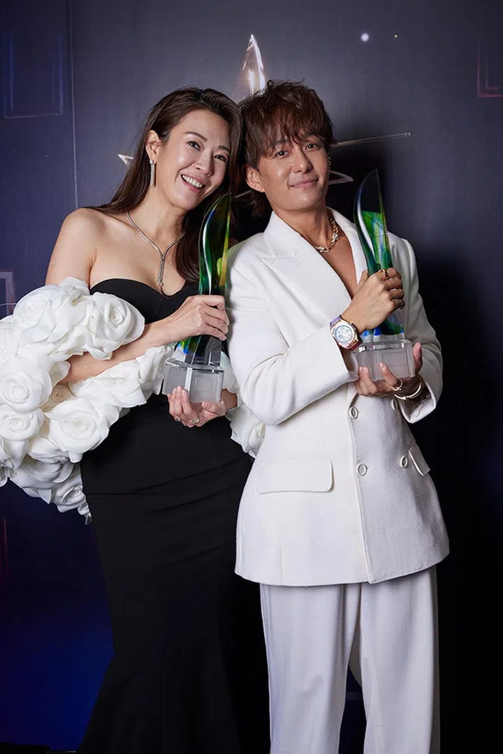 2024红星大奖令人难忘的时刻 | 田铭耀和刘子绚 深V露胸肌全场喊脱