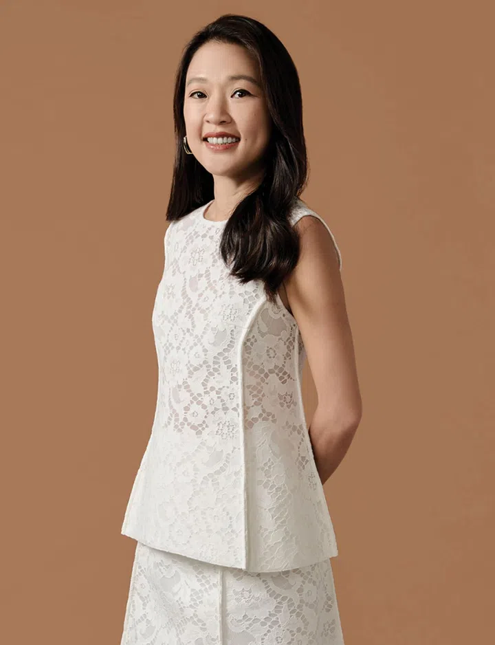 Tory Burch 上衣$1,000，半身裙$1,050（图：《女友》拍摄）