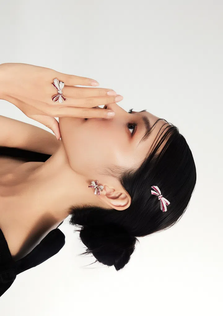 日常首饰创意穿搭 解锁珠宝多种佩戴方法