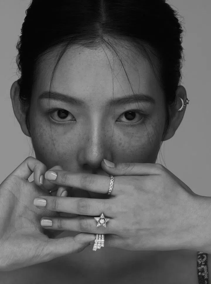(From top) CHANEL Lune de Chanel镶钻18K白金耳夹、Coco Crush镶钻18K白金戒指、Comète 1932镶钻18K白金戒指