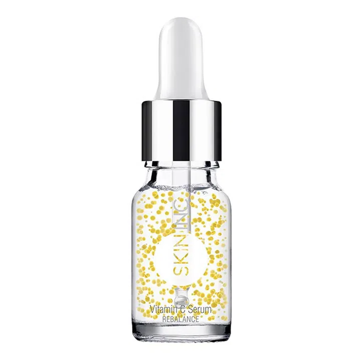 本地品牌Skin Inc的维他命C精华中，还含有维他命B6、维他命E，除了能改善细纹和皱纹，也可帮助缩小毛孔和控油。