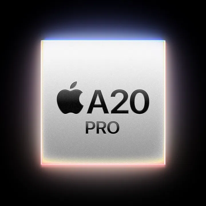 Apple A20 Pro芯片示意图，银色方形芯片中央印有黑色Apple标志、“A20”与“PRO”字样，四周边缘带有蓝、黄与红色光晕效果，并置于深色背景中。A20 Pro芯片用于iPhone 18 Pro，为手机的影像处理、AI功能、游戏及高性能任务提供运算支持。