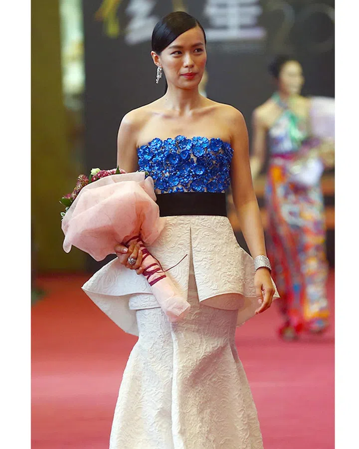 Actress Rebecca Lim in a Giambattista Valli gown at the Star Awards 20 Show 2 held at Suntec Singapore on 27 April 2014.