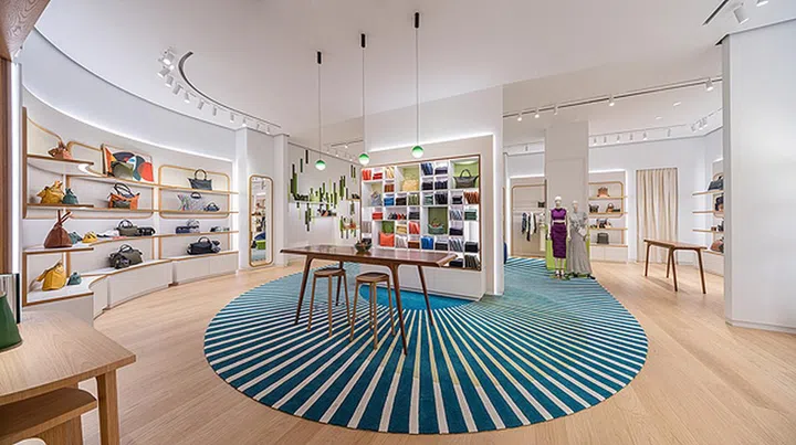 几何线条地毯为专店注入利落时尚感