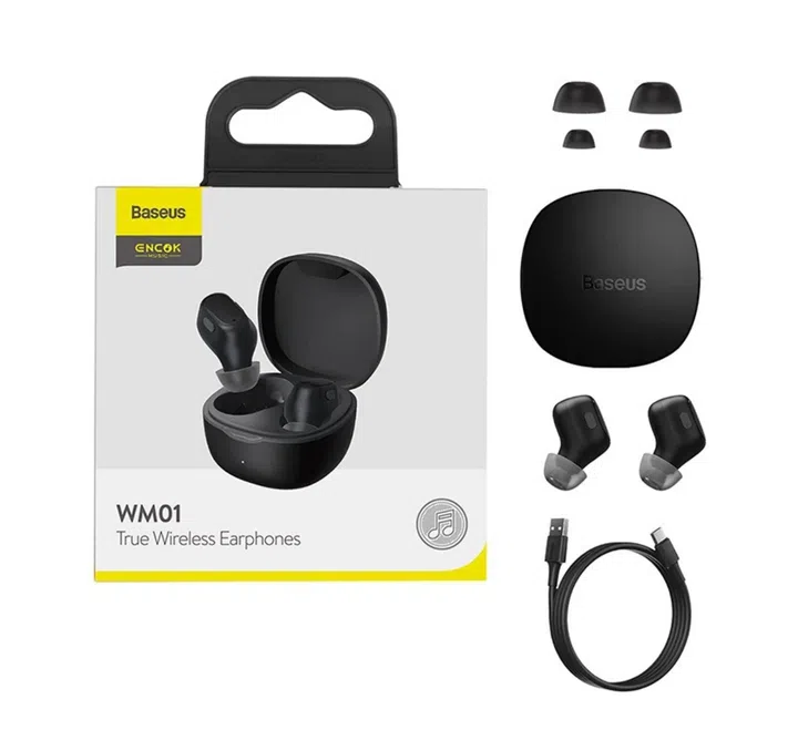 $20以下也能送出好礼：同事交换圣诞礼物精选。图中为 Baseus Bowie E19 真无线耳机，包含耳机本体、充电盒、耳塞套组与充电线，以简洁布局呈现平价且实用的电子礼物选项。