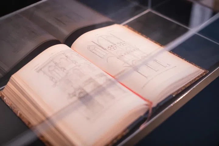 《(Re)births》展览(即日起至6月15日)