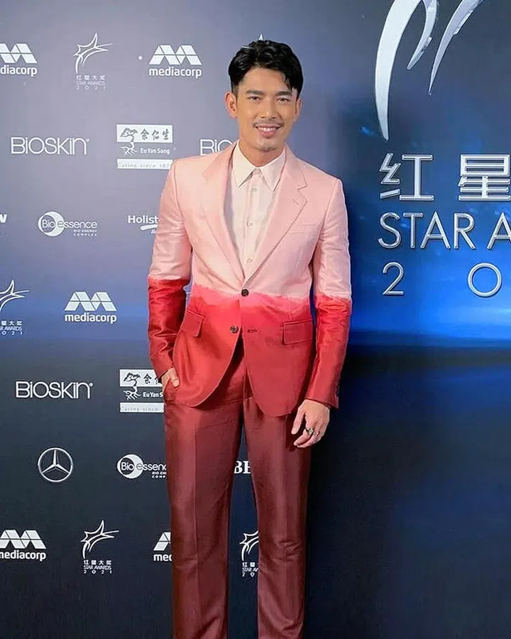 黄俊雄2021年红星大奖被观众热评“Bandung”的那件McQueen高话题度造型