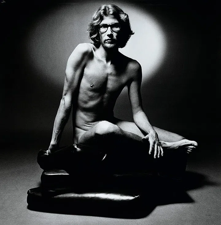 1971年Yves Saint Laurent肖像 (© Estate of Jeanloup Sieff © Centre Pompidou, MNAM-CCI, Dist. RMN-Grand Palais/ Image Centre Pompidou, MNAM-CCI)