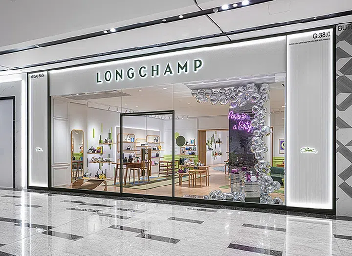 位于The Exchange TRX商城内的Longchamp专店是全马最大规模