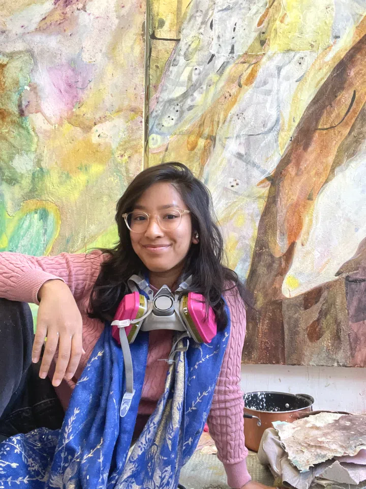 借由触觉材料与抽象手法， Nature Shankar试图探讨女性身体中的情感记忆与身份经验