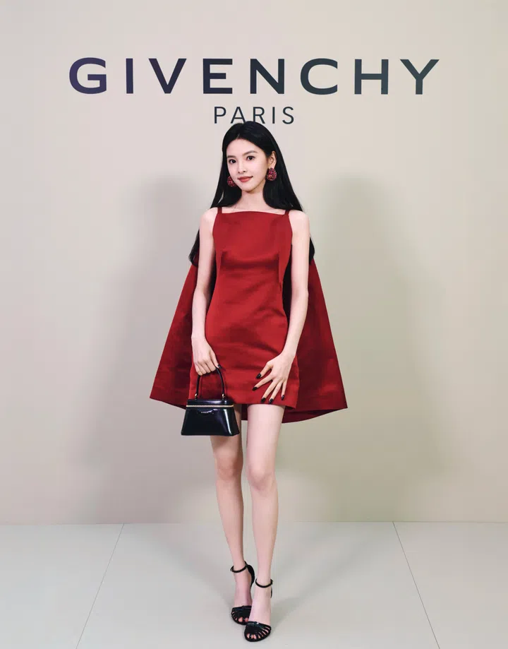 章若楠出席Givenchy 2026春夏女装秀