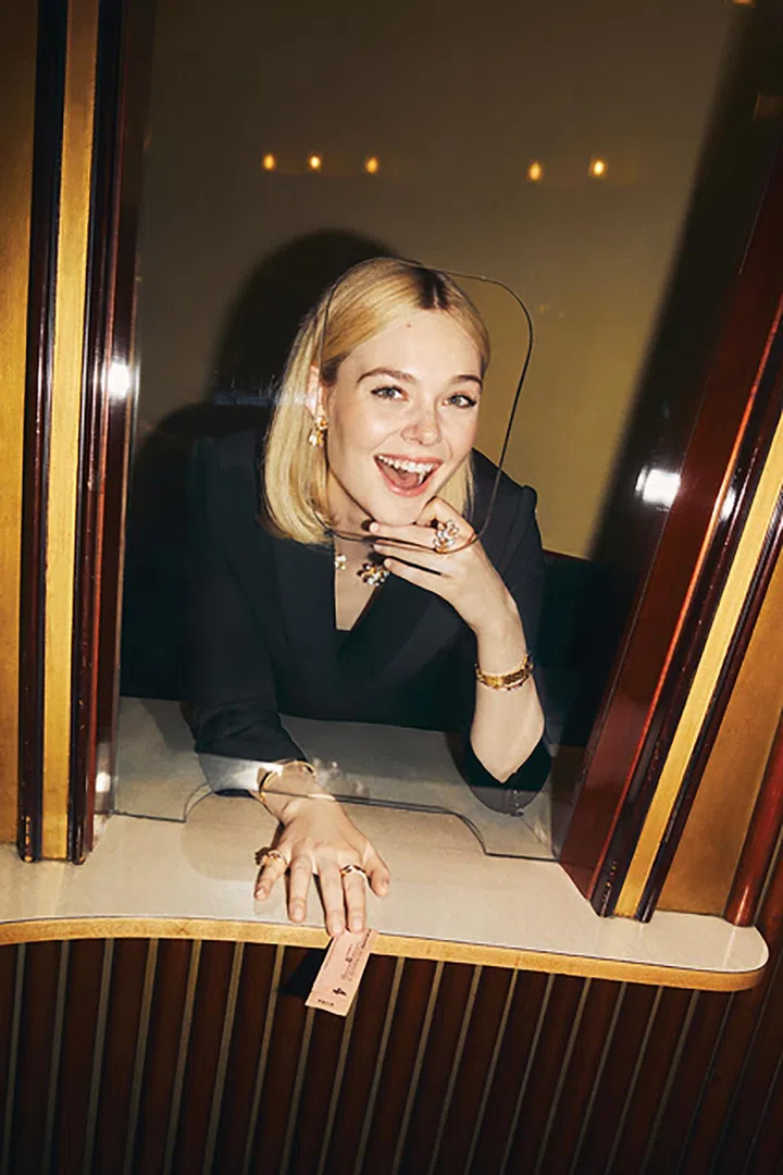 CARTIER Grain de Café 珠宝 Elle Fanning