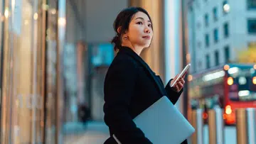 在求职过程中，每个人或许都会遇到类似的选择题：大公司还是小公司。