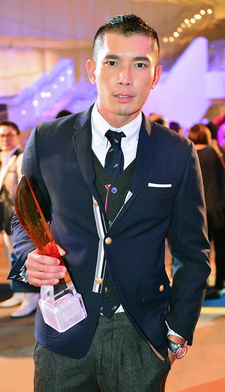 新传媒“红星大奖2013”第二场颁奖典礼，黄俊雄获得十大最受欢迎男艺人奖项