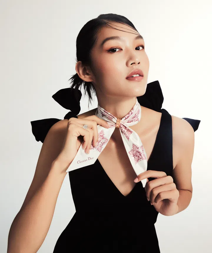 日常首饰创意穿搭 解锁珠宝多种佩戴方法