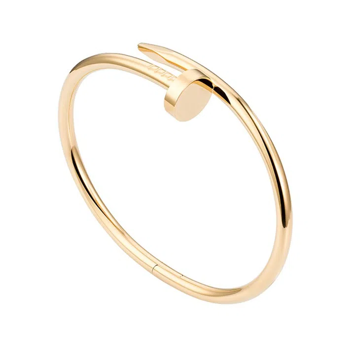 王嘉尔在CARTIER Love Is All影片中佩戴的Juste Un Clou黄金手镯 $10,600