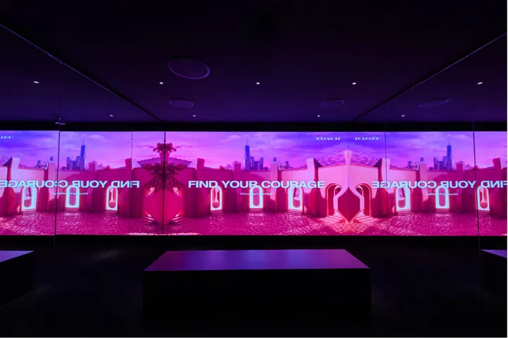 沉浸式体验空间“Find Your Courage”，勇敢展现你的多面个性。