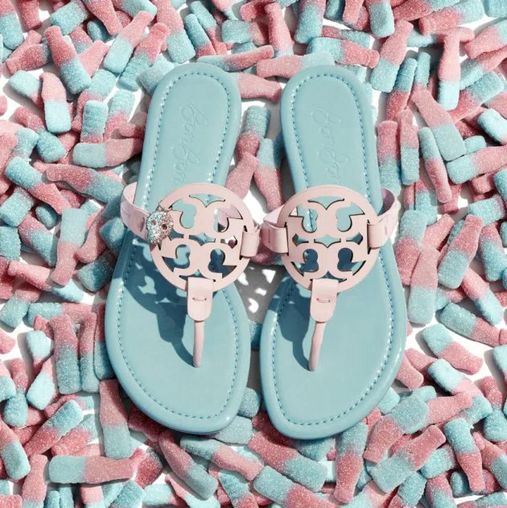 Tory Burch x BonBon Miller漆皮凉鞋 $385（图：Tory Burch）