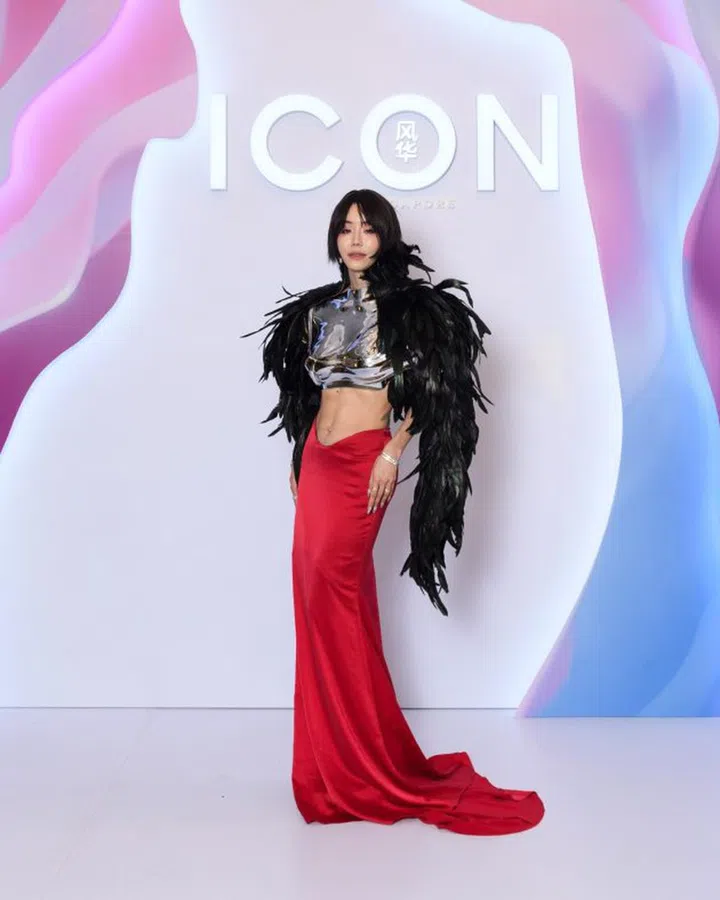 吕丽妍 CAROL LOO