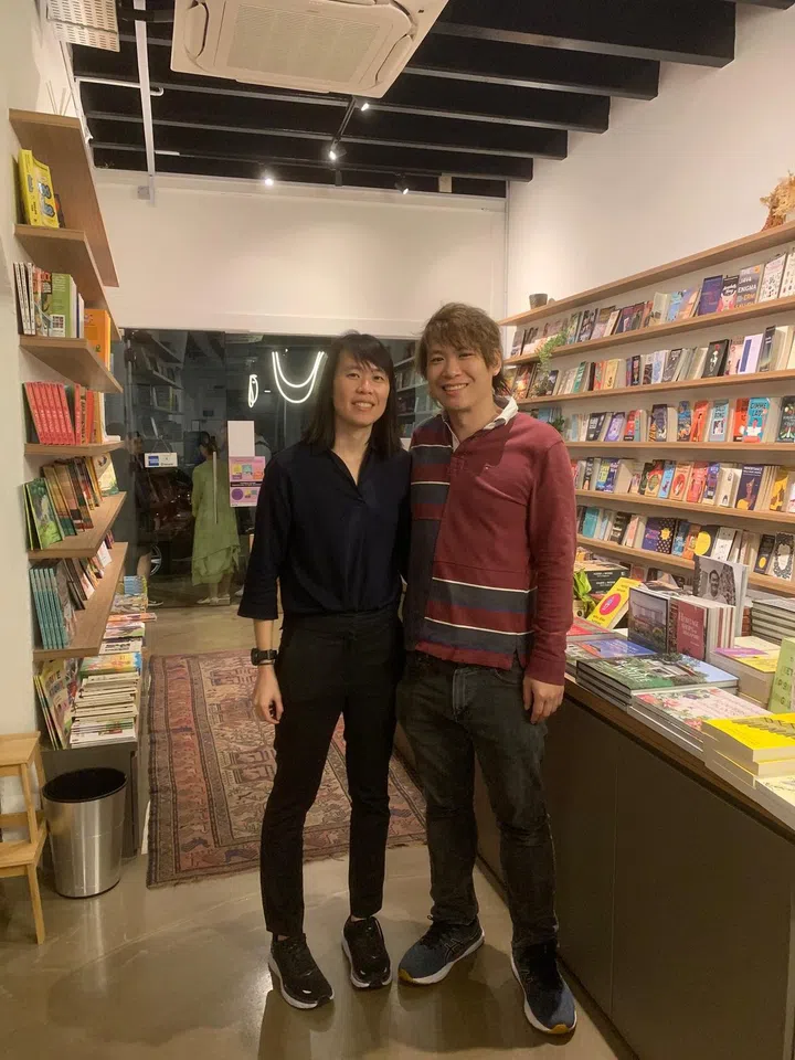 Sara与Alex因书结缘，两人还一起开创Bookbar,打造舒适的阅读空间。（图：受访者提供）