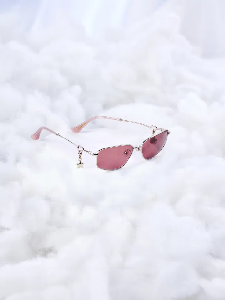 POP MART × Lenskart Sweet Bean限量眼镜系列亮相｜Baifern与Namtan出席新加坡快闪