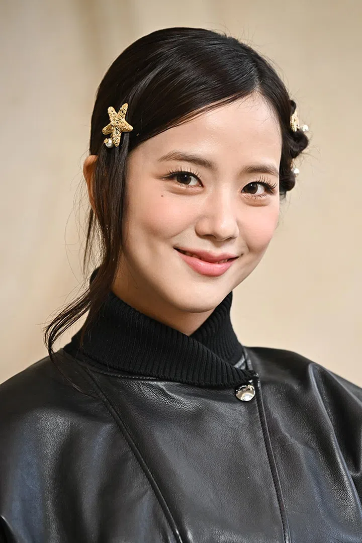 小配饰盘发 Jisoo