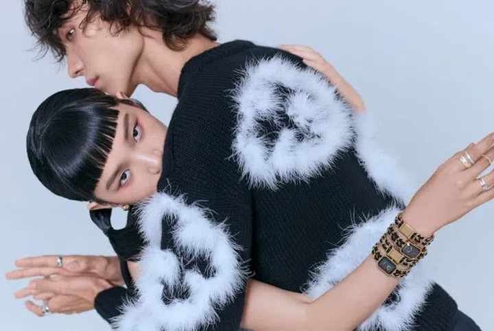 Chanel羽饰喀什米尔毛衣，Première Édition Originale搭载高精度 石英机芯、镀金精钢表壳、皮革及镀金精钢编织表带腕表(四枚叠戴)，Coco Crush系列首饰