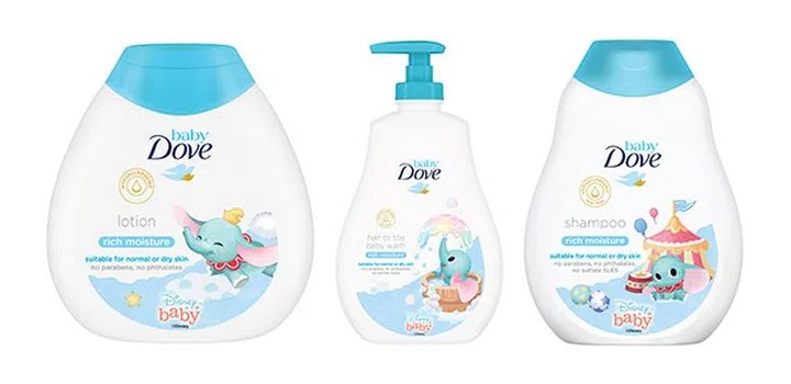 系列包括Baby Dove Rich Moisture Head to Toe Baby Wash沐浴露（$8.50/400ml)、Baby Dove Rich Moisture Shampoo洗发精（$6.90/200ml)和Baby Dove Rich Moisture Lotion身体滋润霜（$5.90/200ml），可爱的飞象宝宝包装，也许会让你的小孩更爱洗澡！