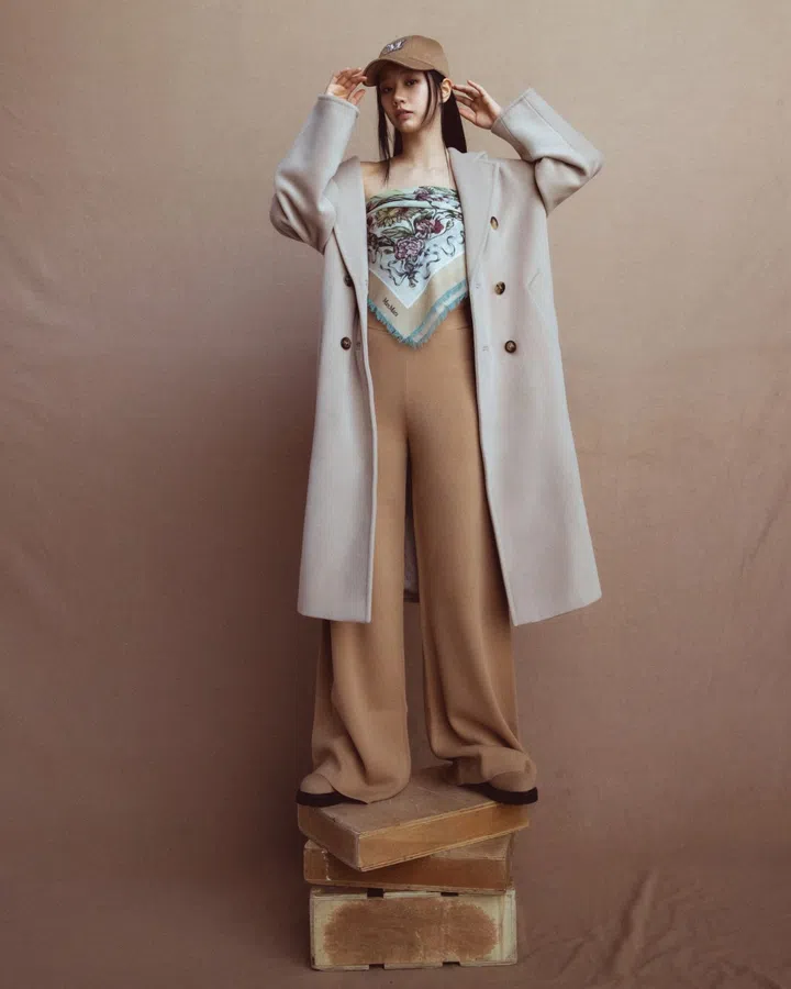 Hyeri演绎驼色的多重魅力