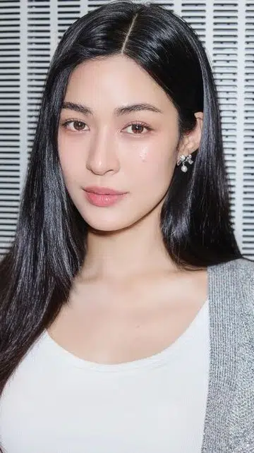 港泰混血女星邝玲玲的美丽秘笈
