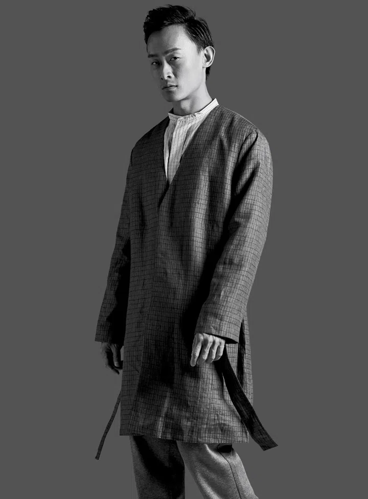 Q: 如果能实现3个愿望，它们会是？A: 我希望一至两年不用工作去环游世界，每个地方能逗留久一点好了解当地风土人情。而且希望我不必很富有但能不愁吃喝、有能力去帮助周围的人，太富有反而会有更多顾虑。最后，希望永不生病——死可以，但不要病。