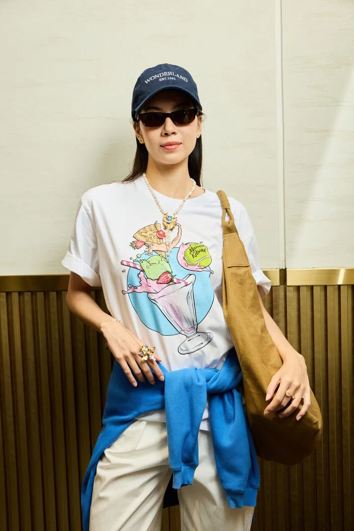 模特儿身上混搭了不同系列的RISIS四点金首饰，营造休闲又具个性美的穿搭风格。（图：SPH MEDIA)